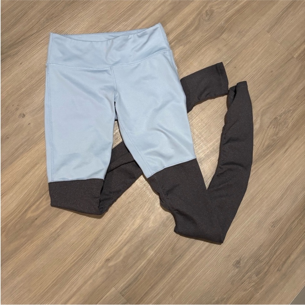 ALO Yoga Leggings in Light Blue and Gray
